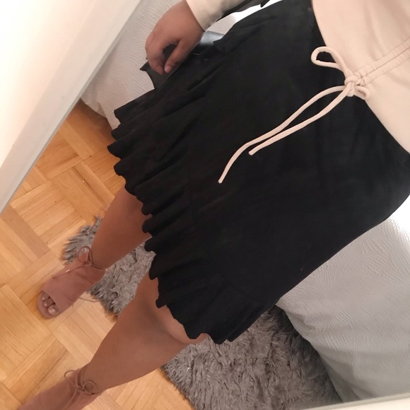 Boohoo Plus Black Ruffle Skater Skirt - Picture 2 of 4